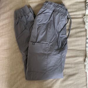 Jaanuu light gray scrub pants jogger style